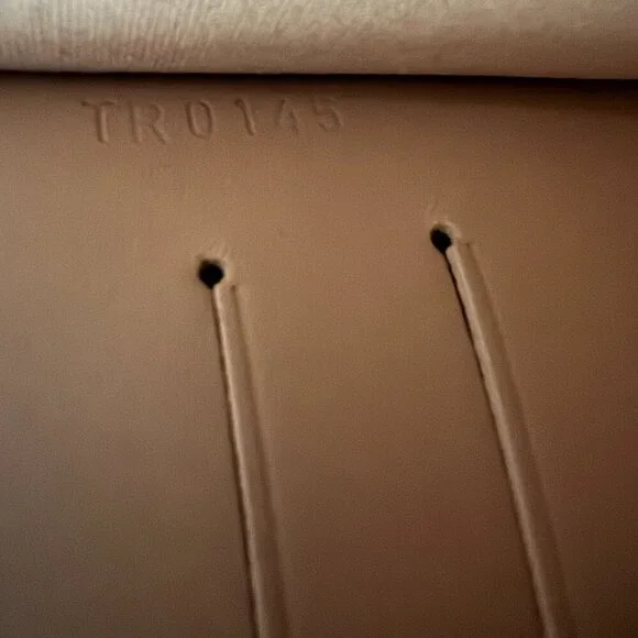 Louis Vuitton Vernis Anna Chain Clutch / Crossbody Bag (removable strap)– Beige - Picture 5 of 13